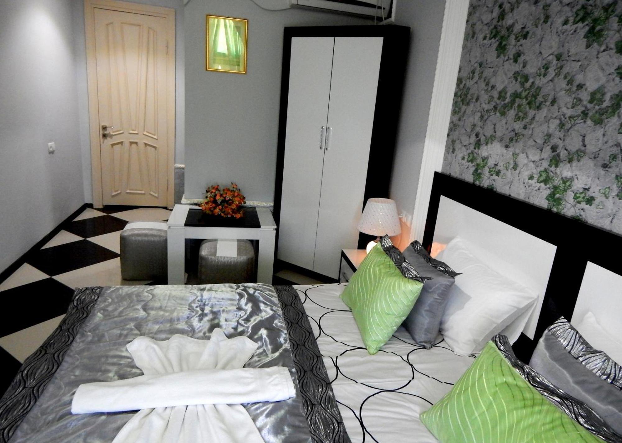 B&B Europa Hotel Kutaisi Esterno foto