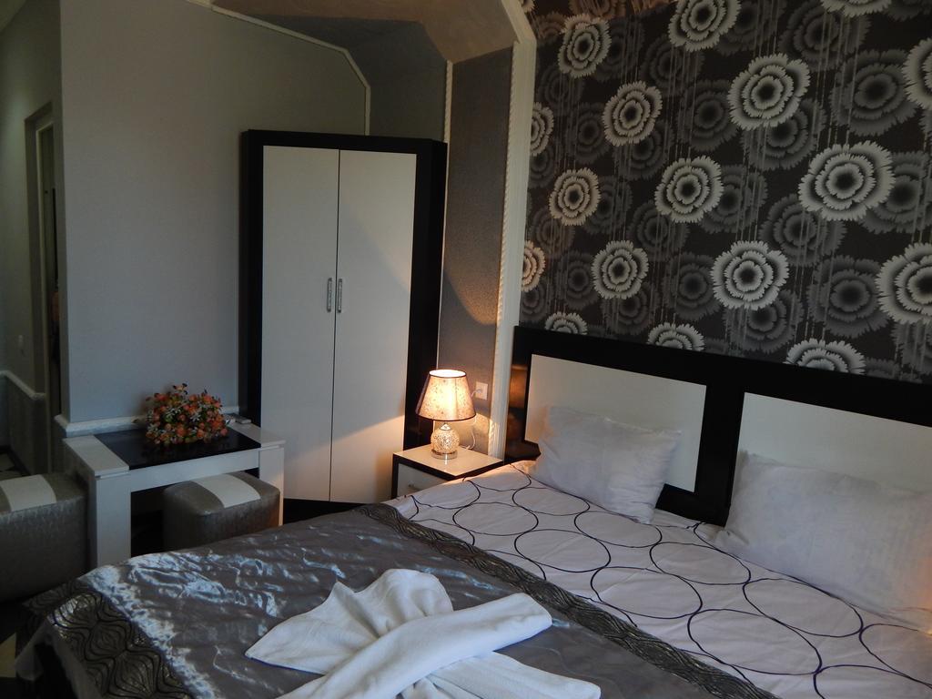 B&B Europa Hotel Kutaisi Esterno foto